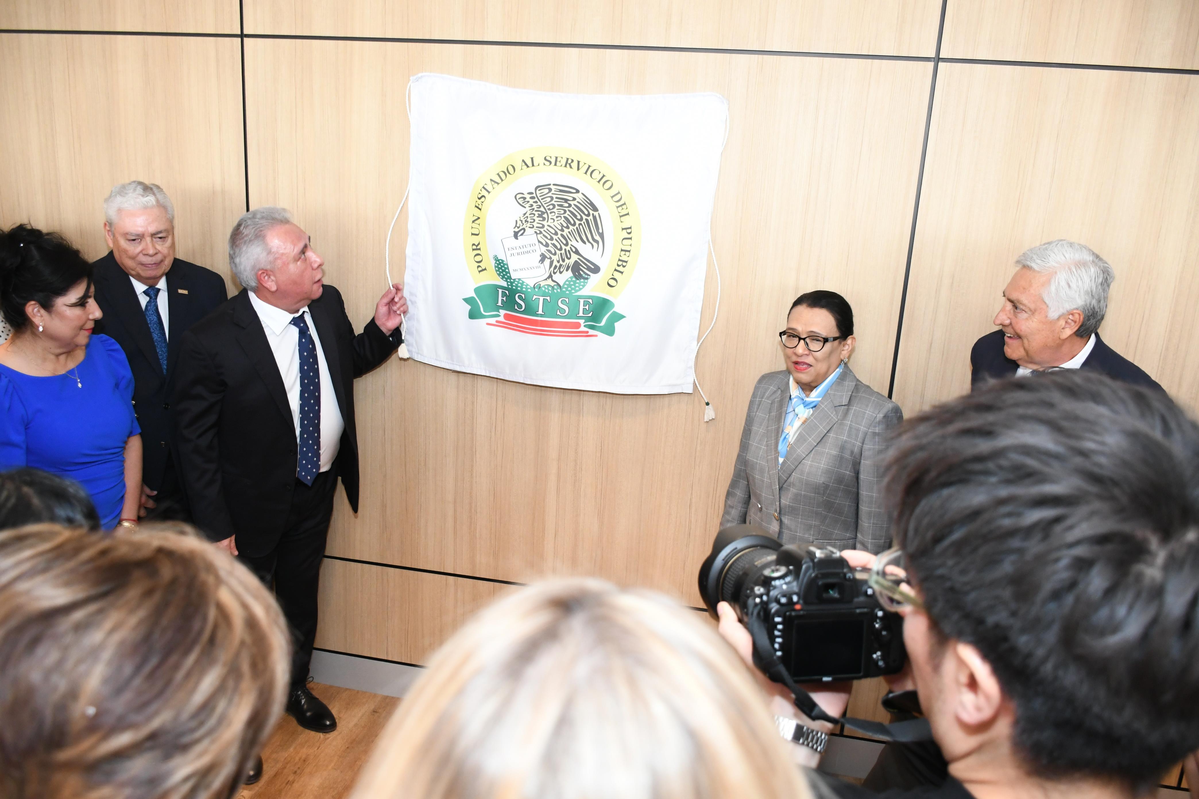Ceremonia de Develación e Inauguración del Salón “Presidentes” de la FSTSE, un espacio para la memoria y el futuro